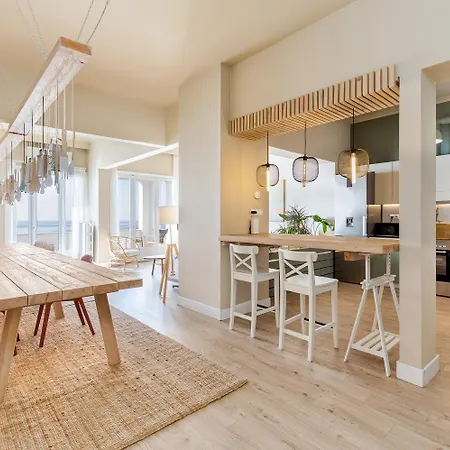 Infinity & Beyond By Halu! - Seafront Apartamento *